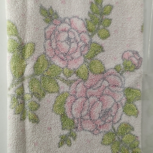 Vintage Fieldcrest 90% Cotton Pink Roses Bath Towel & Hand Towel Set Fringe - Picture 2 of 15